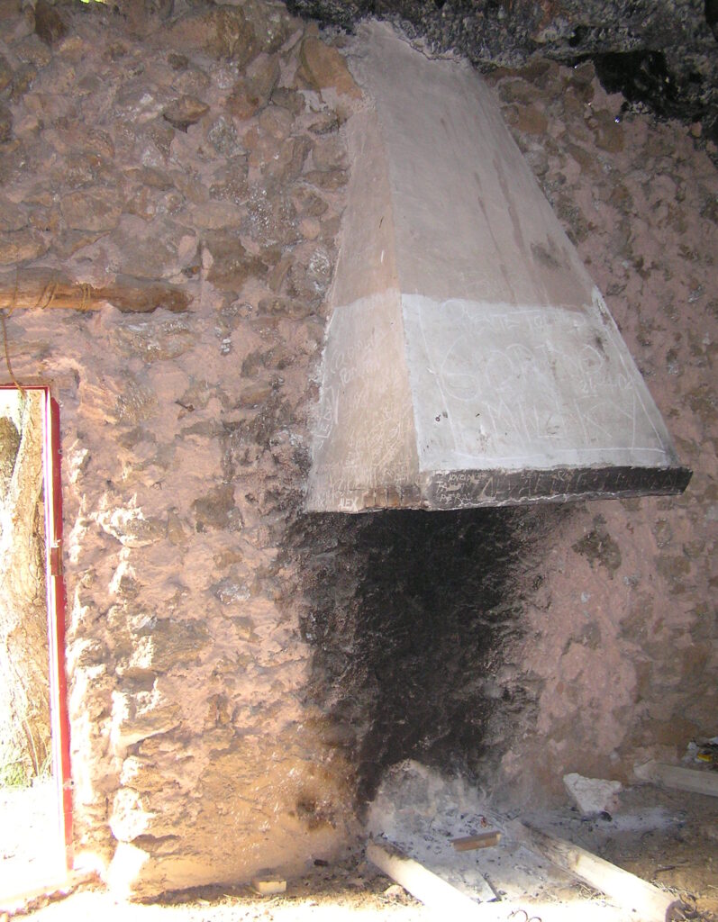 Foto 2. AYN 05 Casa cueva de Penarrubia